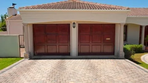 Valley Isle Overhead Door